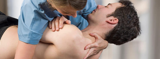 5 Ways Spinal Manipulation Differs From a Chiropractic Adjustment